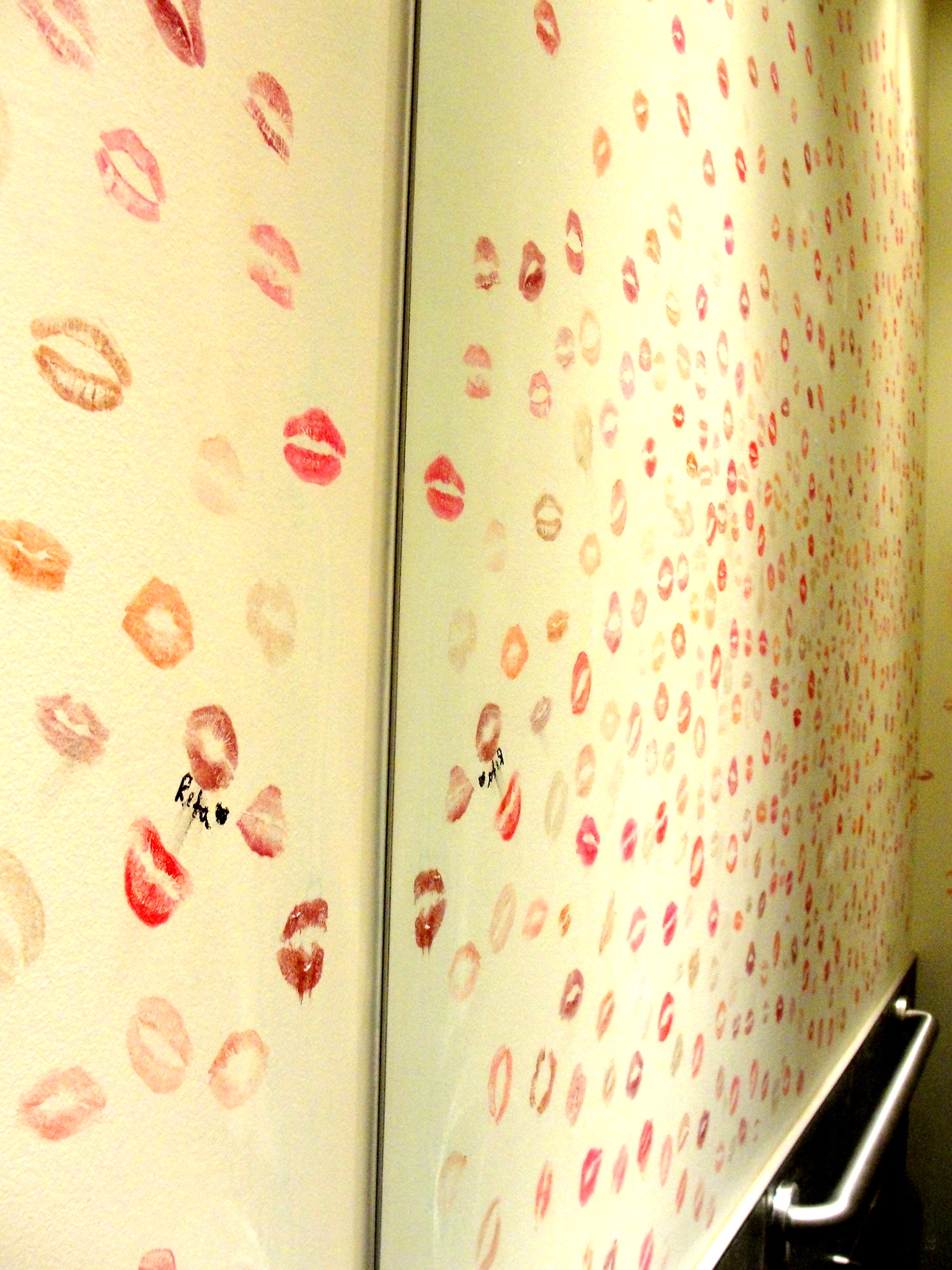lipstick wallpaper