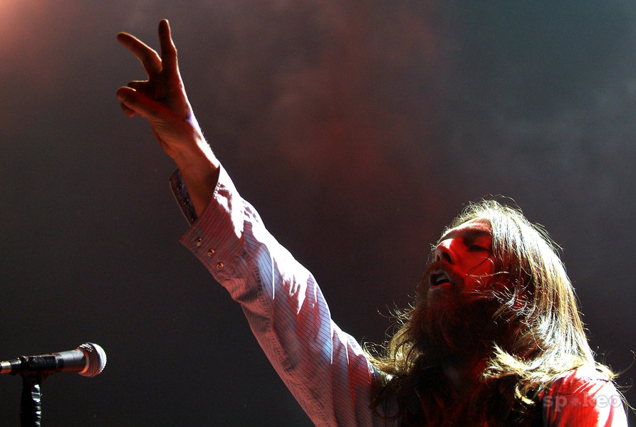 Chris Robinson on stage peace